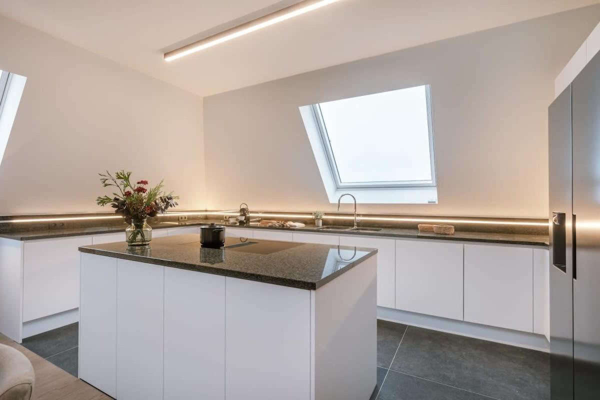 Huswell - Luxurious Apartment With Parking Beernem Exterior photo